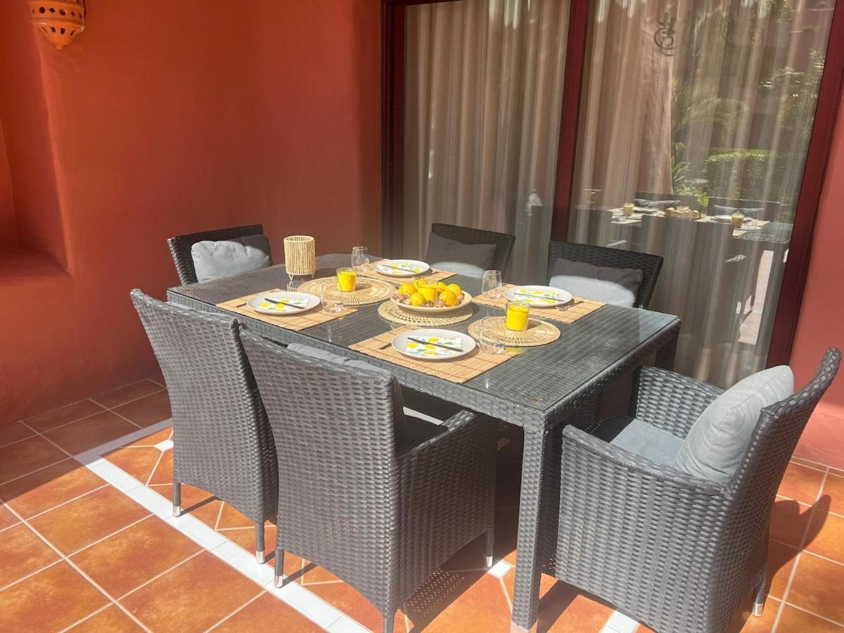 Te Huur 2 Slaapkamers Frontline Strand Complex Estepona Exterior foto