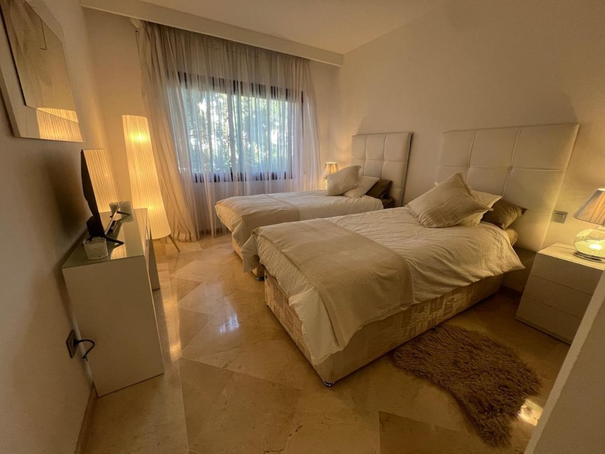Te Huur 2 Slaapkamers Frontline Strand Complex Estepona Exterior foto